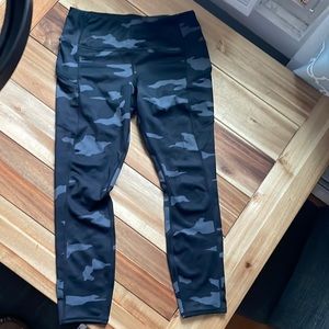Athleta Elation Camo 7/8 Tight Women’s Size SP Black/ Gray